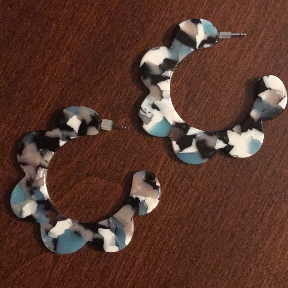 Scalloped earrings